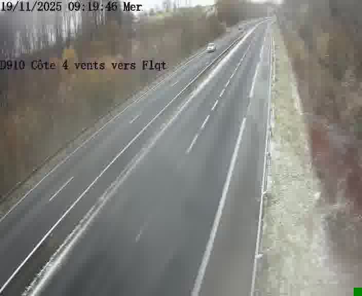Webcam sur la D910 située dans la Côte des 4 vents. Vue orientée vers le haut de la côte, vers Faulquemont