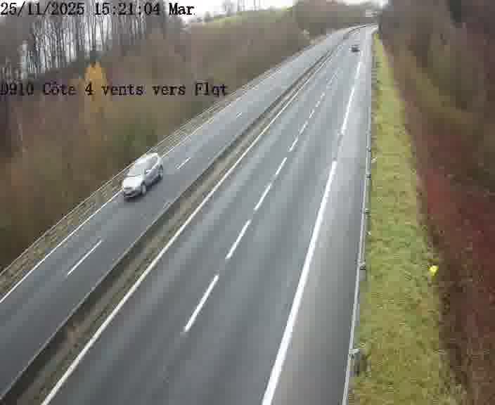 Webcam sur la D910 située dans la Côte des 4 vents. Vue orientée vers le haut de la côte, vers Faulquemont