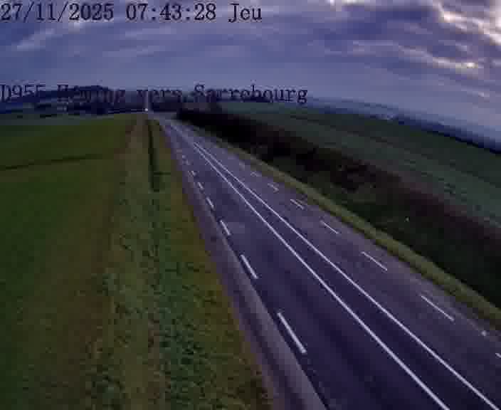 Caméra routière située sur D955 (France) à Heming, orientée vers Sarrebourg, surveillant en continu la circulation locale et régionale.