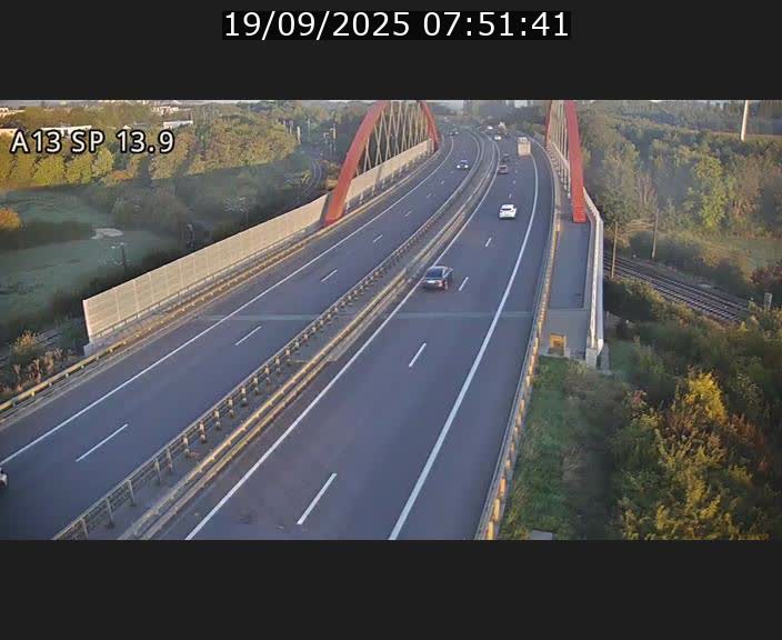 Traffic live webcam Luxembourg Kayl - A13 direction Esch-sur-Alzette/Luxembourg-ville - BK 13.9