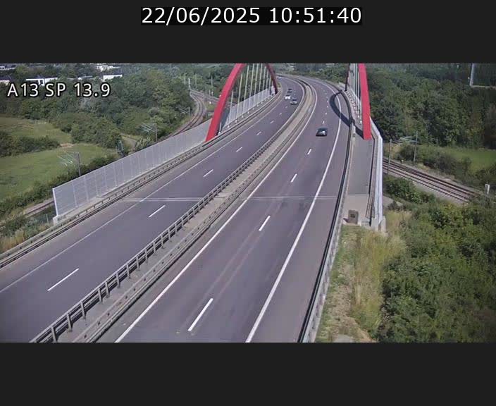 Traffic live webcam Luxembourg Kayl - A13 direction Esch-sur-Alzette/Luxembourg-ville - BK 13.9