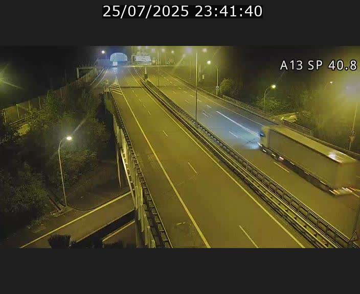 Webcam avec vue sur l'entrée côté allemand du tunnel Markusbierg à Schengen. Vue orientée vers le tunnel et Bettembourg