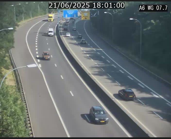 Traffic live webcam Luxembourg - Bridel - A6 - BK 7.7 - direction Belgique