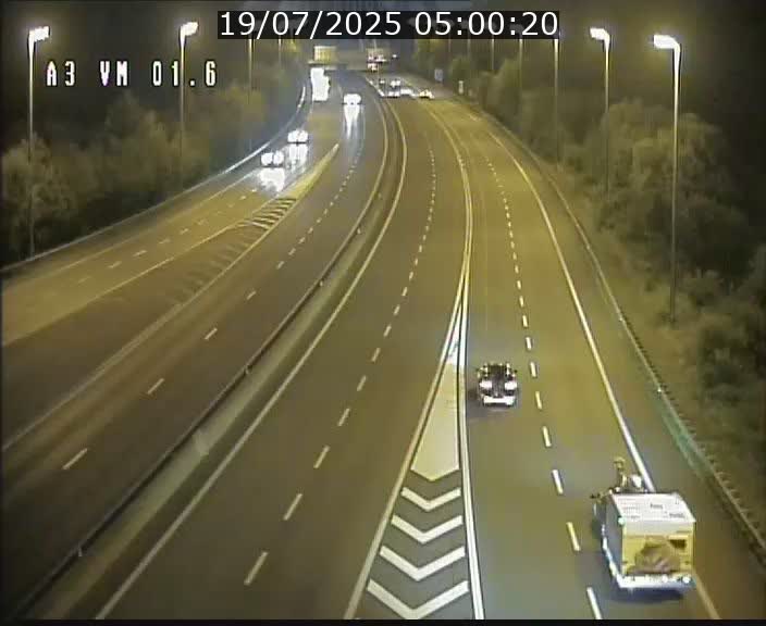 Traffic live webcam Luxembourg - Croix de Gasperich - A3 - BK 1.6 - direction France/Aire de Berchem