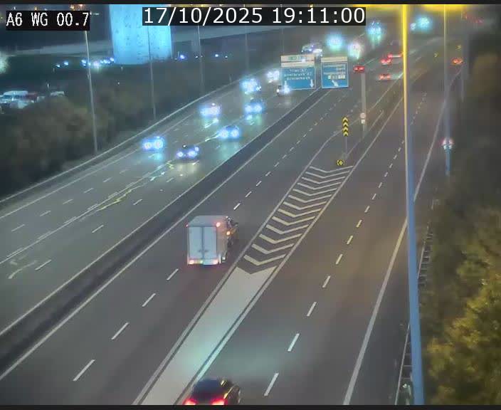 Traffic live webcam Luxembourg Croix de Cessange - A6 - BK 0.7 - direction A3 France