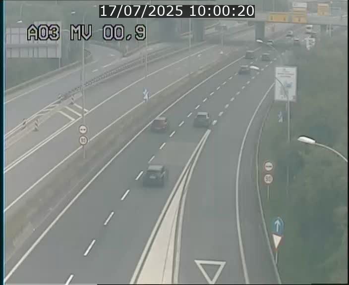 Traffic live webcam Luxembourg Croix de Gasperich - A3 - BK 0.4 - direction Luxembourg