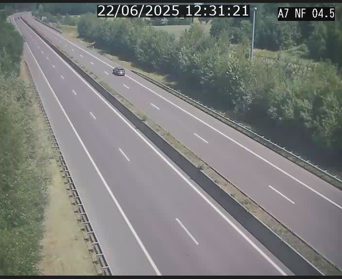 Caméra autoroute Luxembourg A7 - Passage à gibier Rëngelbour - direction Tunnel Grouft
