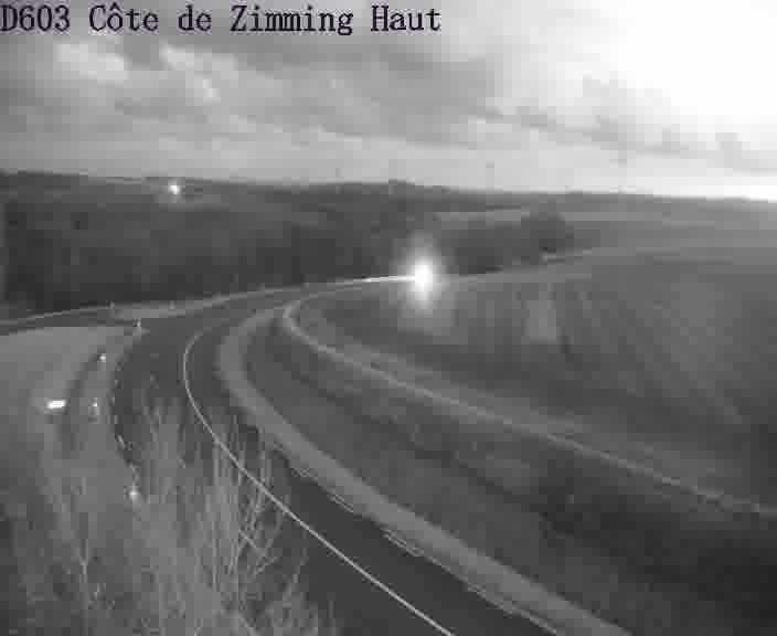 Webcam sur la D603 située en haut de la Côte de Zimming. Vue orientée vers Saint-Avold.