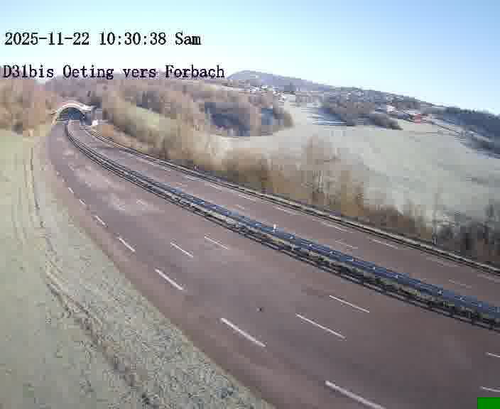 Caméra routière située sur D31bis (France) à Oeting, orientée vers Forbach, surveillant en continu la circulation locale et régionale.