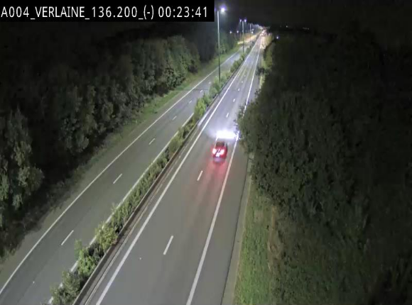 Webcam sur l'E411 à hauteur du pont surplombant la N40, à proximité de la sortie 26 Verlaine - Libramont-Chevigny. Vue orientée vers Namur