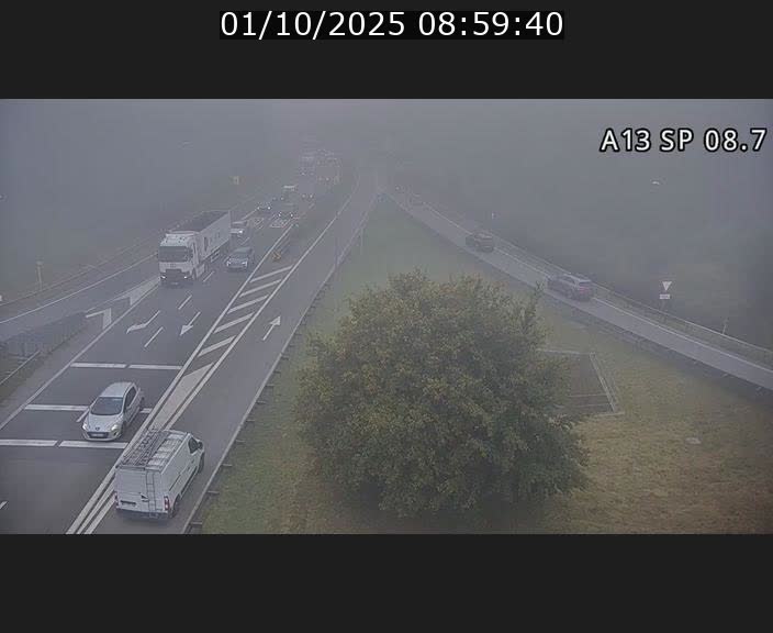 Traffic live webcam Luxembourg Jonction Lankelz - A13 direction Pétange - BK 8.7 