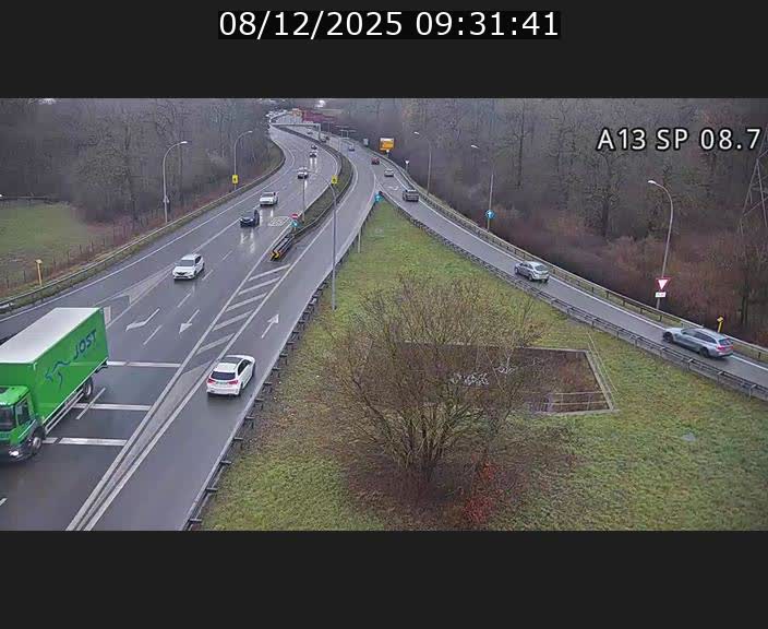 Traffic live webcam Luxembourg Jonction Lankelz - A13 direction Pétange - BK 8.7 