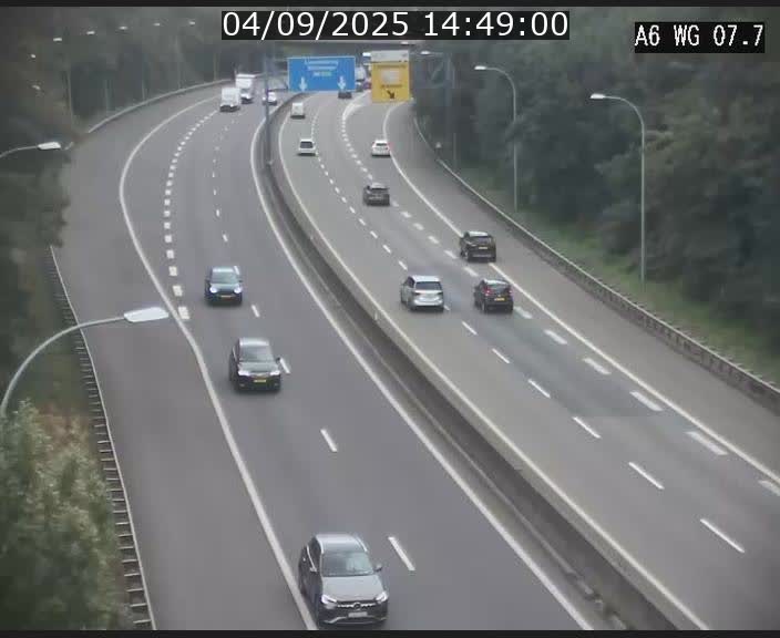 Traffic live webcam Luxembourg - Bridel - A6 - BK 7.7 - direction Belgique