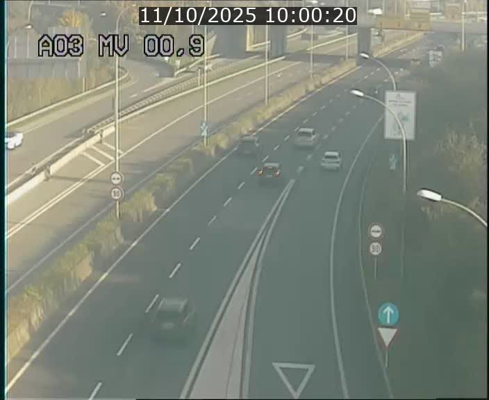 Traffic live webcam Luxembourg Croix de Gasperich - A3 - BK 0.4 - direction Luxembourg