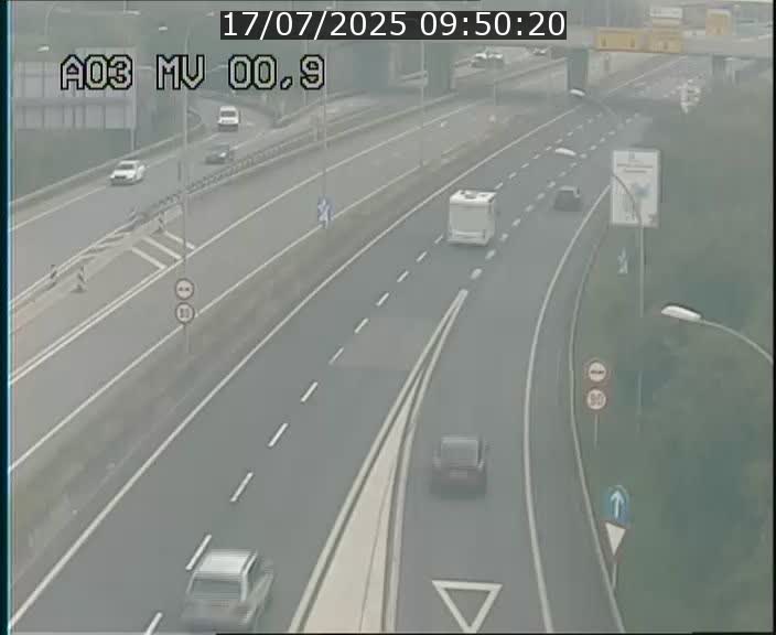 Traffic live webcam Luxembourg Croix de Gasperich - A3 - BK 0.4 - direction Luxembourg