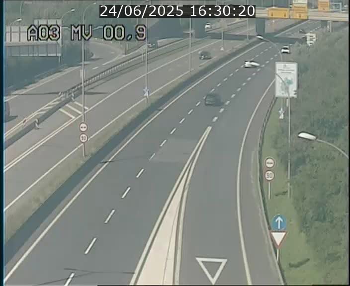 Traffic live webcam Luxembourg Croix de Gasperich - A3 - BK 0.4 - direction Luxembourg
