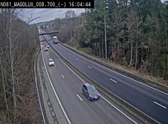 Webcam sur la N81 (E411) à hauteur de la jonction avec la N883. Vue orientée vers Arlon