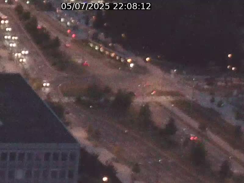 Webcam sur l'avenue John Fitzgerald Kennedy (N51) avec vue sur le Pont rouge (Pont Grande Duchesse Charlotte), l'arrêt Pfaffenthal et l'entrée du quartier Kirchberg