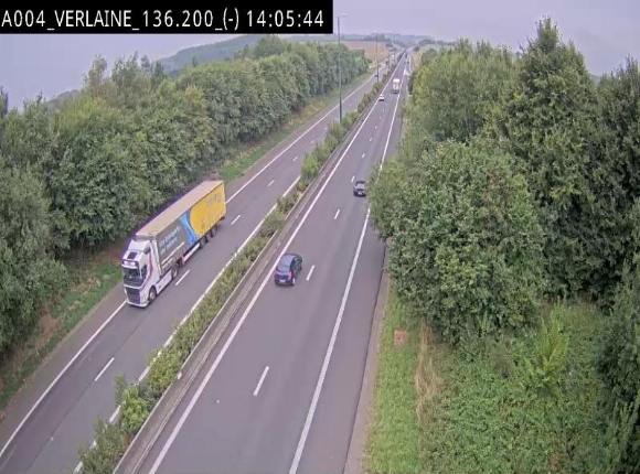 Webcam sur l'E411 à hauteur du pont surplombant la N40, à proximité de la sortie 26 Verlaine - Libramont-Chevigny. Vue orientée vers Namur