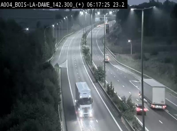 Webcam située entre la sortie 29 Neufchâteau et la jonction avec l'E25 en direction de Liège et Luxembourg