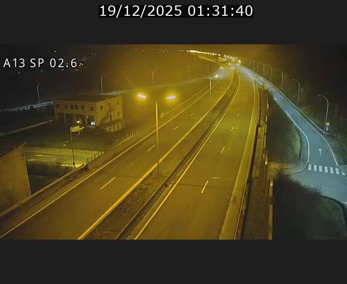 Traffic live webcam Luxembourg Sanem - A13 direction Pétange - BK 2.6