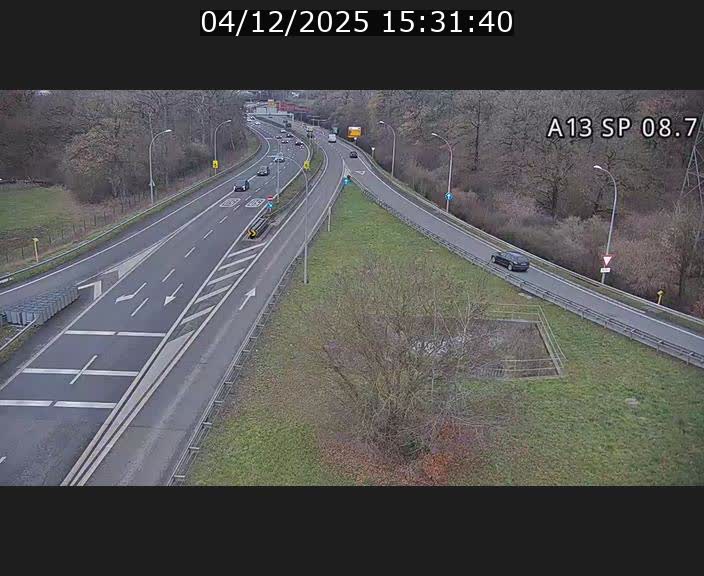 Traffic live webcam Luxembourg Jonction Lankelz - A13 direction Pétange - BK 8.7 