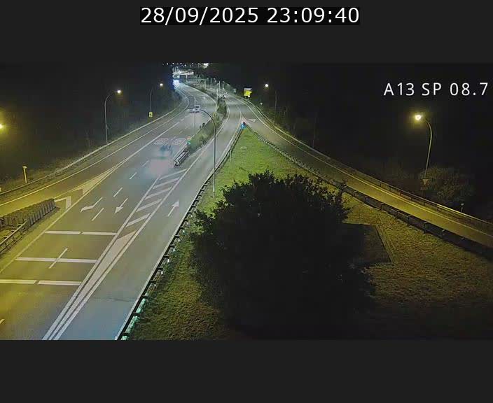 Traffic live webcam Luxembourg Jonction Lankelz - A13 direction Pétange - BK 8.7 