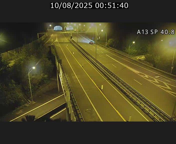 Webcam avec vue sur l'entrée côté allemand du tunnel Markusbierg à Schengen. Vue orientée vers le tunnel et Bettembourg
