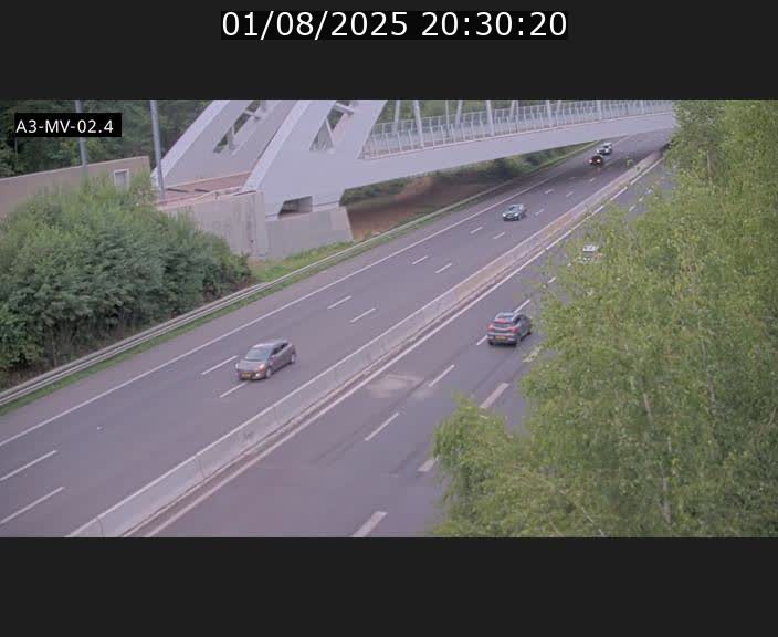 Webcam autoroute de la France (A3) au Luxembourg à Fentange, à proximité de la Croix de Gasperich. Vue orientée vers la Cloche d'Or