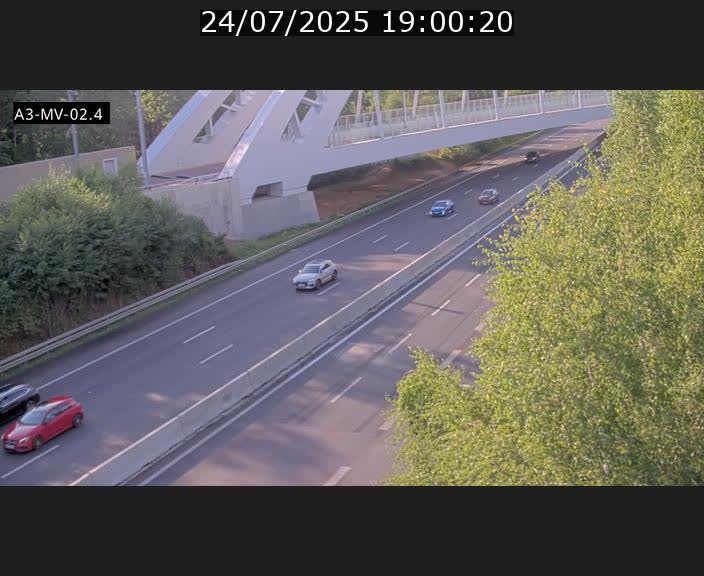 Webcam autoroute de la France (A3) au Luxembourg à Fentange, à proximité de la Croix de Gasperich. Vue orientée vers la Cloche d'Or