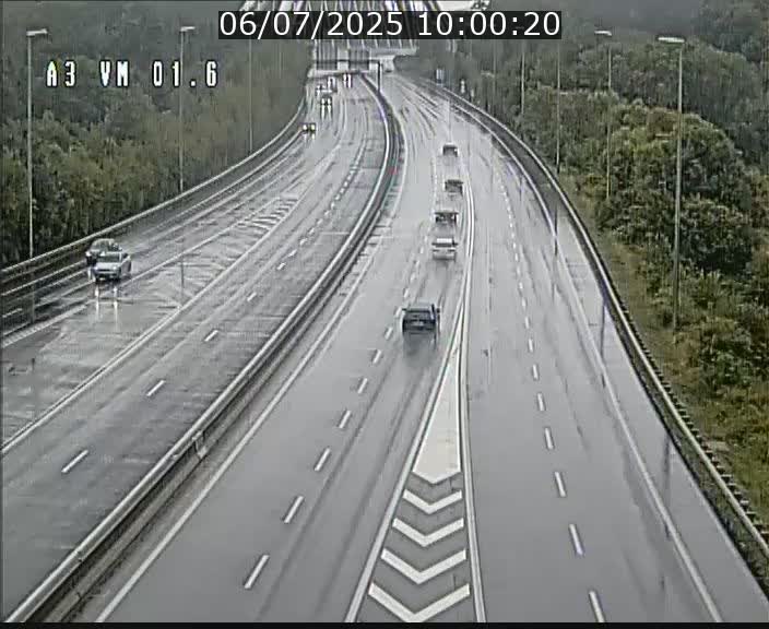 Traffic live webcam Luxembourg - Croix de Gasperich - A3 - BK 1.6 - direction France/Aire de Berchem