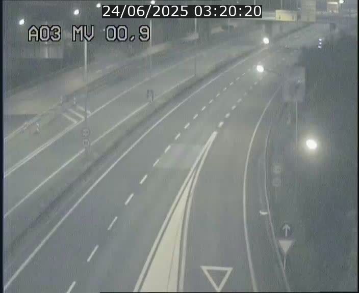 Traffic live webcam Luxembourg Croix de Gasperich - A3 - BK 0.4 - direction Luxembourg