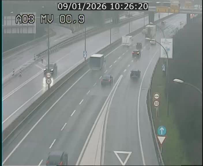 Traffic live webcam Luxembourg Croix de Gasperich - A3 - BK 0.4 - direction Luxembourg
