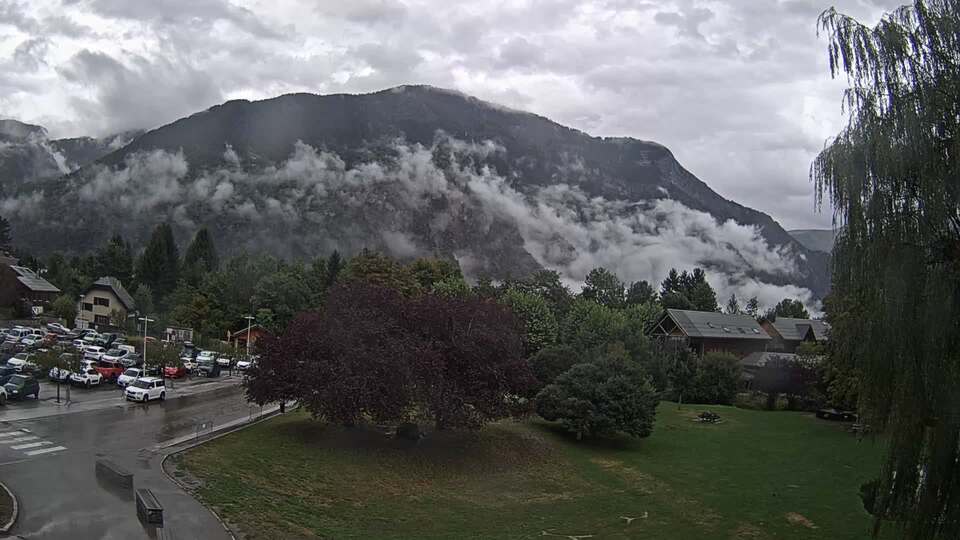 Webcam au niveau de la mairie du village du Bourg d'Oisans, aux pieds de l'Alpe d'Huez et aux portes du parc des Écrins