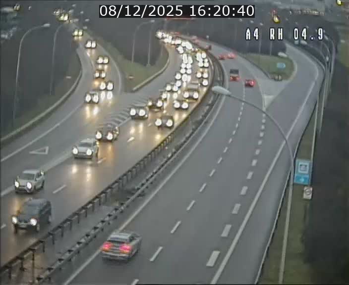 Traffic live webcam Luxembourg Leudelange - A4 - BK 4.9 - direction Luxembourg