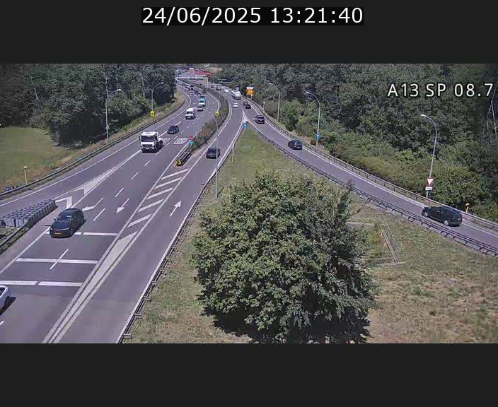 Traffic live webcam Luxembourg Jonction Lankelz - A13 direction Pétange - BK 8.7 