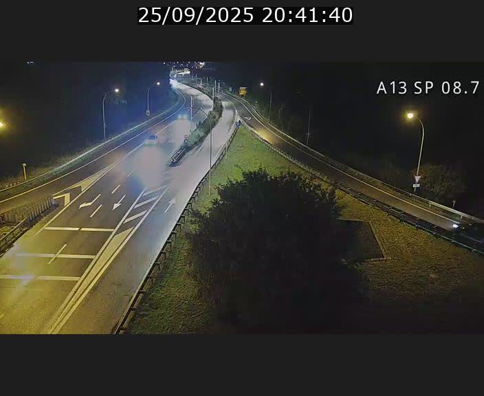 Traffic live webcam Luxembourg Jonction Lankelz - A13 direction Pétange - BK 8.7 