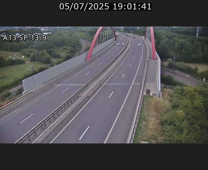 Traffic live webcam Luxembourg Kayl - A13 direction Esch-sur-Alzette/Luxembourg-ville - BK 13.9
