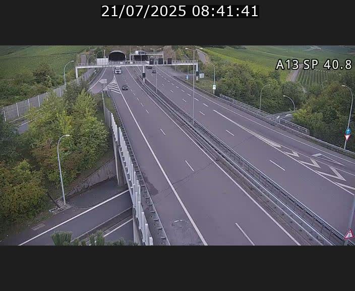 Webcam avec vue sur l'entrée côté allemand du tunnel Markusbierg à Schengen. Vue orientée vers le tunnel et Bettembourg