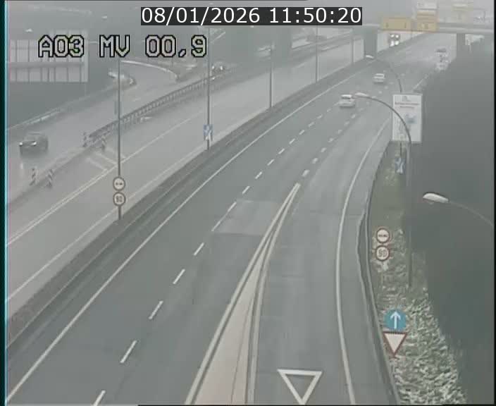 Traffic live webcam Luxembourg Croix de Gasperich - A3 - BK 0.4 - direction Luxembourg