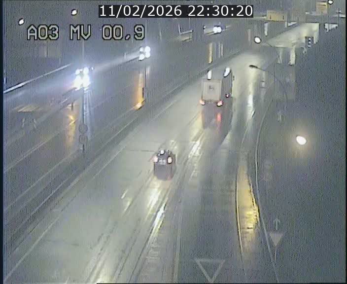 Traffic live webcam Luxembourg Croix de Gasperich - A3 - BK 0.4 - direction Luxembourg