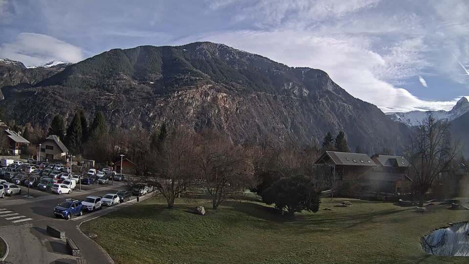 Webcam au niveau de la mairie du village du Bourg d'Oisans, aux pieds de l'Alpe d'Huez et aux portes du parc des Écrins