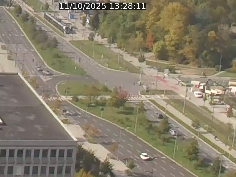 Webcam sur l'avenue John Fitzgerald Kennedy (N51) avec vue sur le Pont rouge (Pont Grande Duchesse Charlotte), l'arrêt Pfaffenthal et l'entrée du quartier Kirchberg