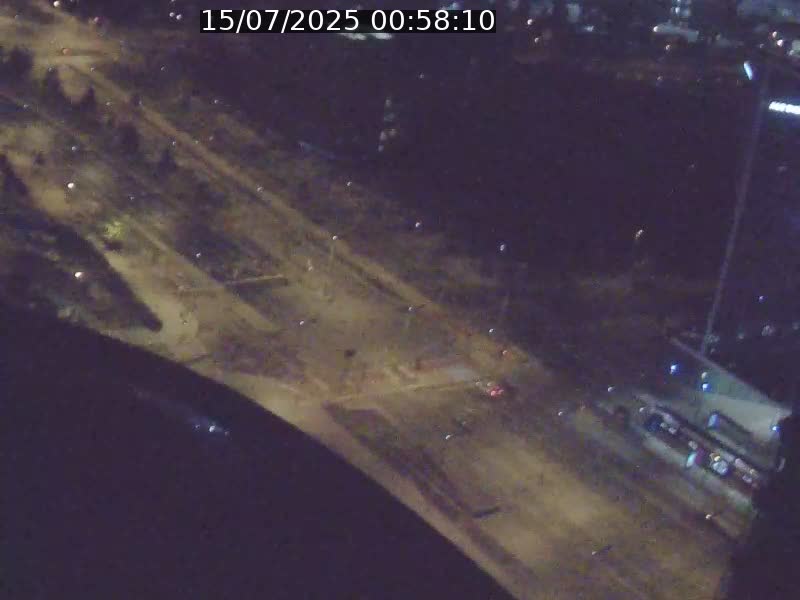 Webcam sur l'avenue John Fitzgerald Kennedy (N51) avec vue sur le Pont rouge (Pont Grande Duchesse Charlotte), l'arrêt Pfaffenthal et l'entrée du quartier Kirchberg