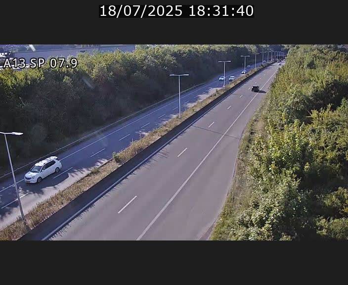 Traffic live webcam Luxembourg Jonction Lankelz - A13 direction Pétange - BK 7.9