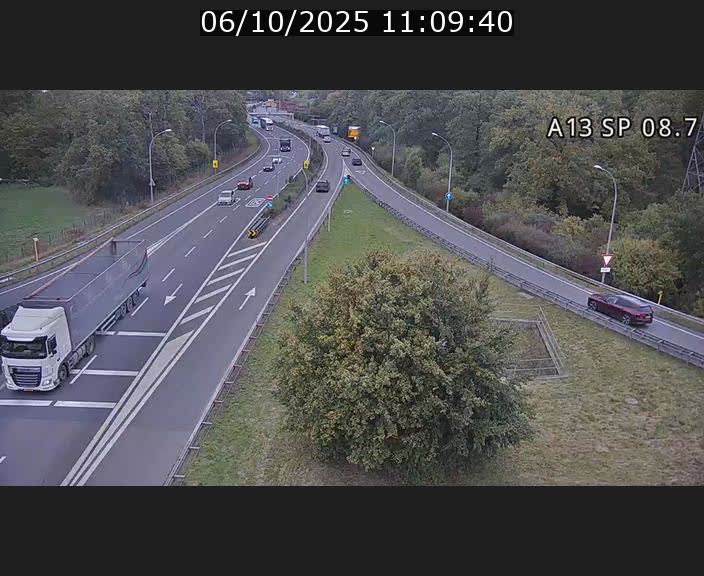 Traffic live webcam Luxembourg Jonction Lankelz - A13 direction Pétange - BK 8.7 