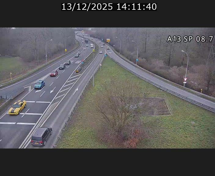 Traffic live webcam Luxembourg Jonction Lankelz - A13 direction Pétange - BK 8.7 