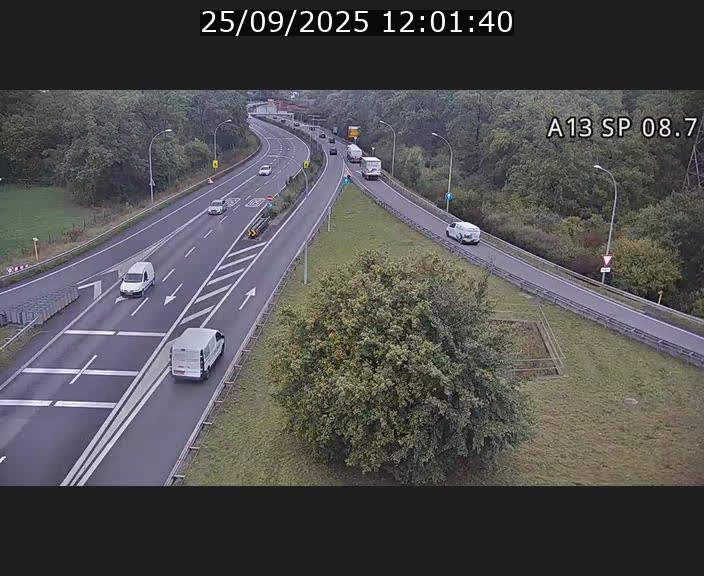 Traffic live webcam Luxembourg Jonction Lankelz - A13 direction Pétange - BK 8.7 