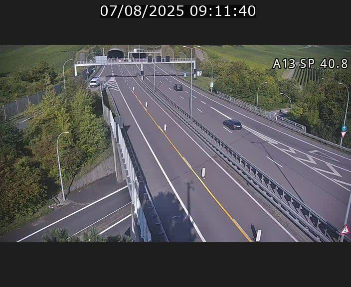 Webcam avec vue sur l'entrée côté allemand du tunnel Markusbierg à Schengen. Vue orientée vers le tunnel et Bettembourg