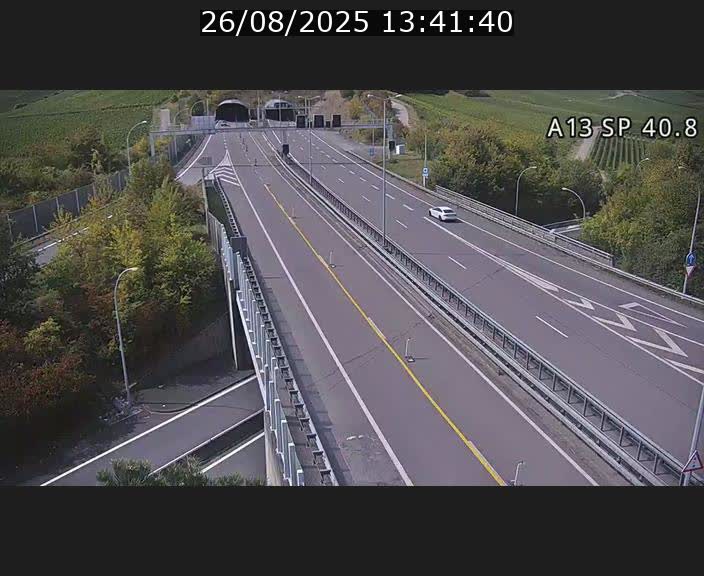 Webcam avec vue sur l'entrée côté allemand du tunnel Markusbierg à Schengen. Vue orientée vers le tunnel et Bettembourg